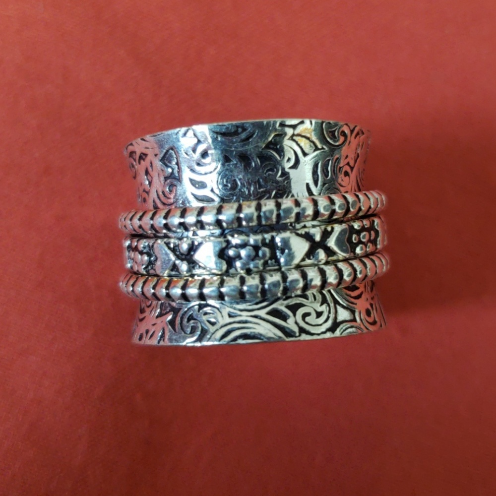 Silver (overlay, I think) spinner ring